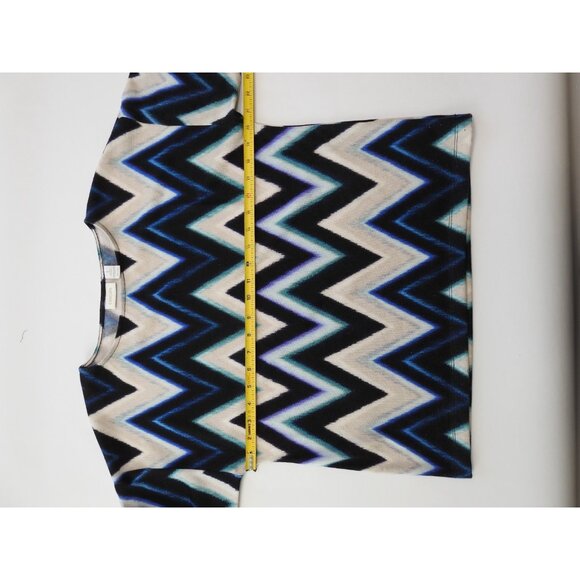 Chicos Blue Black Chevron Zig Zag Stretch Knit Top Size 1 Med Boat Neck - Picture 4 of 11
